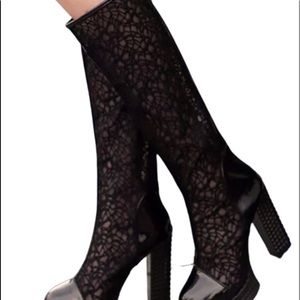 Knee lace boots